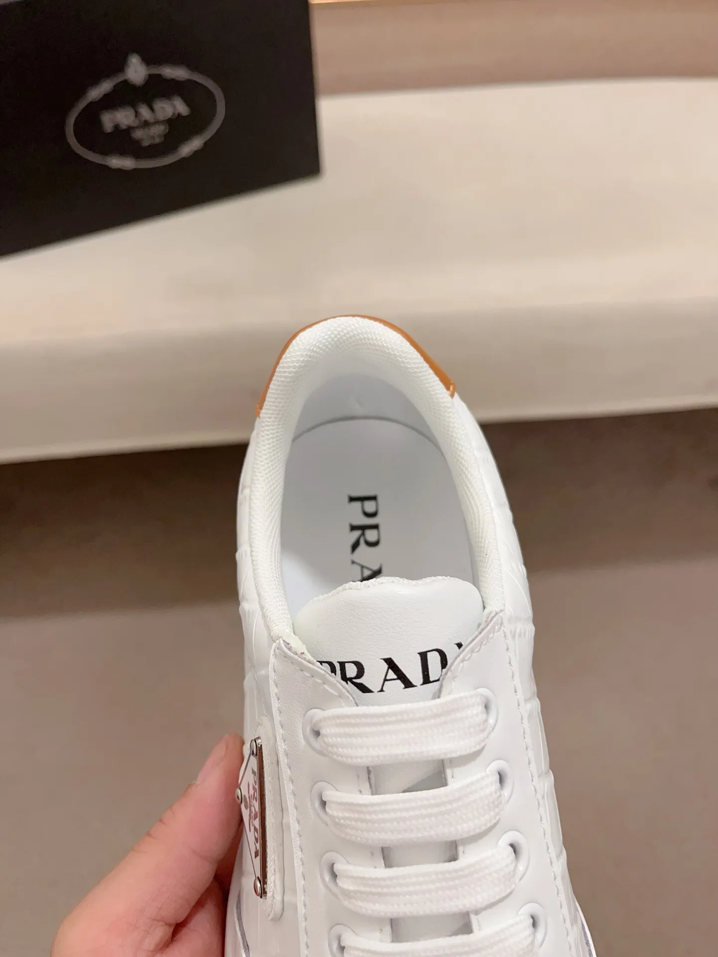 Factory price 420💰 ✔️✔️✔️The new PRADA (Prada) counters are launched simultaneously. The new men's shoes and 😘fabrics are made of selected first-layer cowhide ➕ breathable mesh technology. Lining: Full sheepskin lining. 👍🏿 High-end ☄️ air-cushion molded anti-slip rubber outsole, exquisite lines, simple and elegant, comfortable and high-end for leisure travel. Code number: 38 to 44 (45 can be customized)
